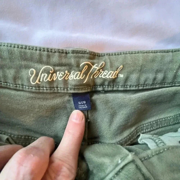 Universal Thread Shorts - Size 6 - Picture 3 of 3